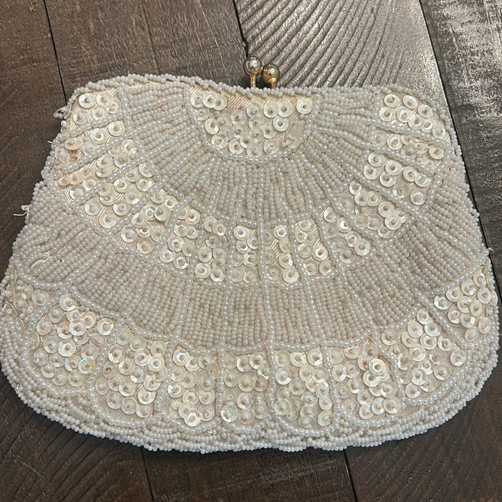 Hand Made Hong Kong Beaded off white bag - Picture 11 of 16